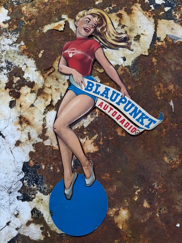 Ancienne pin tôle - pin-up,