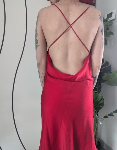 Robe rouge satinée sexy - , dos