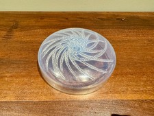 René Lalique: Art Deco Opalescent Glass Box Lid. Houbigant