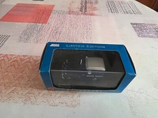 Voiture miniature Morris Minor