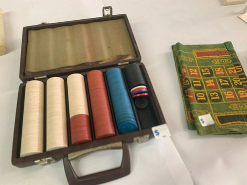 Poker chip carrying case - carrying,
