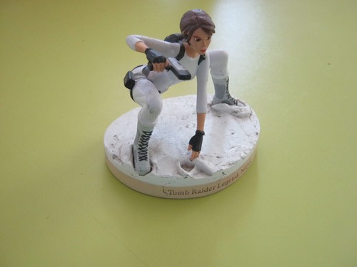 Figurine lara croft tomb - lara,