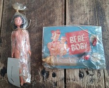 LOT DE JOUETS DE BAZAR. POUPEE + BIBERON.  HOCHET.  BÉBÉ BOBY. SOUS BLISTER