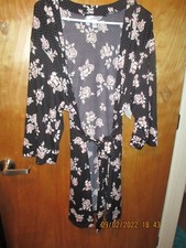 WOMAN'S MARILYN MONROE LARGE ROBE TIES  BLACK AND WHITE FLOWERS