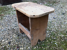 Ancien petit tabouret en bois