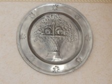 Assiette décorative en étain