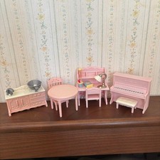 Ensemble de meubles miniatures