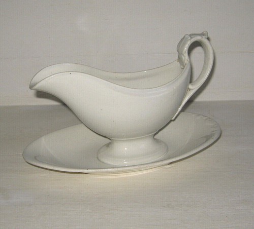 Ancienne saucière sur dormant