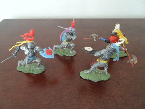 Swoppet 4 knights - 1/32,