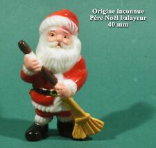 Origin unknown, cake decoration, Santa Claus sweeper, 40 mm