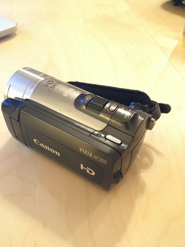 Canon vixia hf200 - canon,