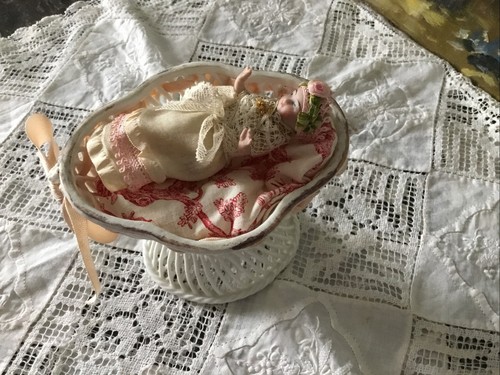 Ancienne petite poupée - poupée, en