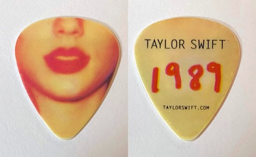 Taylor swift signature photo - swift,