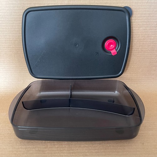 Tupperware vent serve - n,
