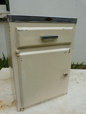 Ancien meuble vintage de métier coiffeur en métal design industriel