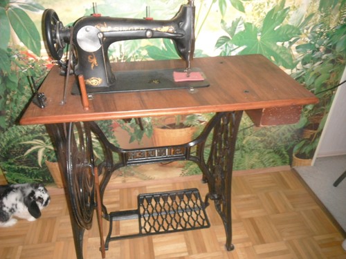 Ancienne machinea coudre - machinea,