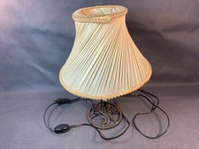 Ancienne lampe avec pied en
