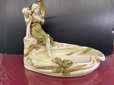 Vide poche jeune femme à