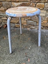 Ancien tabouret tripode
