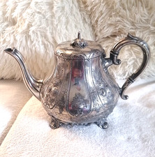 Cafetière en métal argenté