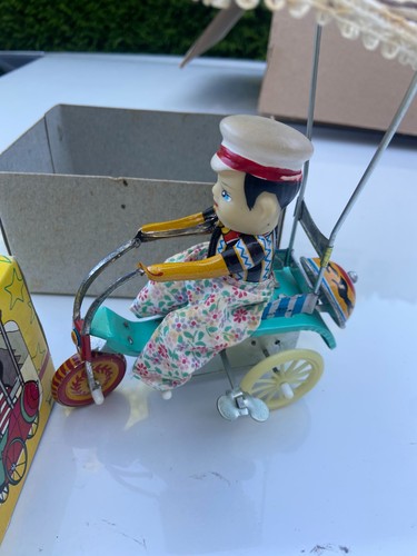 Tricycle mécanique clé - tricycle, a