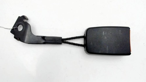 Attache ceinture avant droit