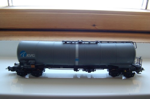 Deux beaux wagons citerne - beaux,