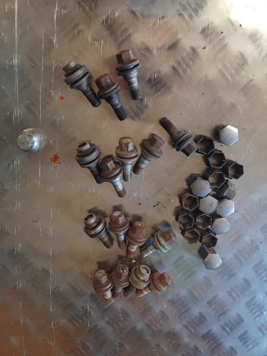 Jeu boulons jante alu peugeot - jeu,