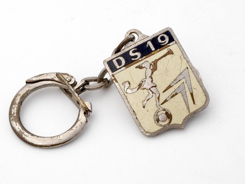 Porte clés ancien émaillé - ancien,