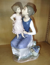 NAO LLADRO SCULPTURE Mere