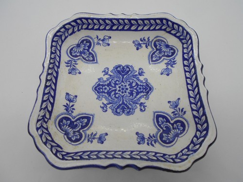 Tres beau petit plat - /,