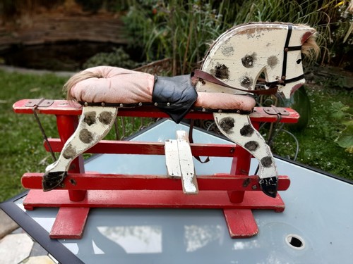 Ancien cheval bascule en - cheval,