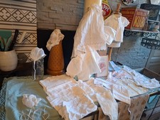 lot de vetement et coiffes