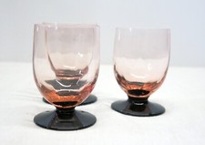 3 petits verres à pieds noir