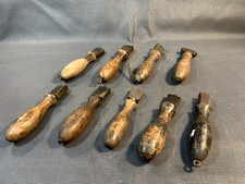 Lot de 9 anciens outils de cordonnier bourrelier en bois fers à déforme