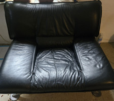 Black Leather Loveseat 2-Seat
