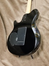 Sterling par MUSIC MAN AXIS S.U.B. Series