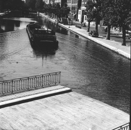 Paris 1947 autos péniche - paris, c.