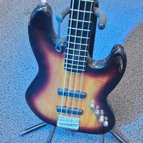 Squier basse électrique - électrique, jazz
