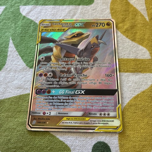 Carte pokémon carchacrok et - pokémon,