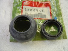 Kit joint spi et cache poussières de CR50 CR60R ATTENTION BESOIN DE DEUX KIT