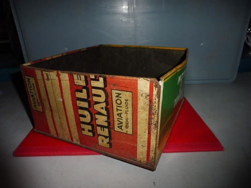 Boîte faite avec des bidon