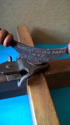 Ancien outils ouvre boite - outils,