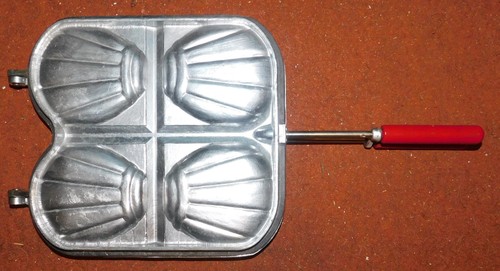 Old cast aluminum waffle - old,