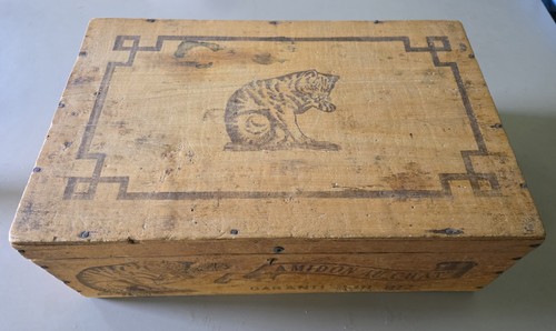 Ancienne boîte publicitaire