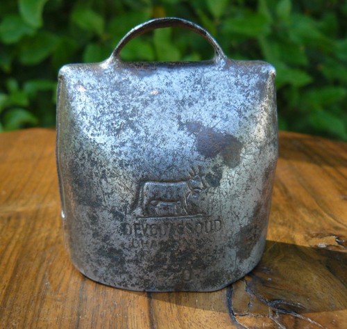 Ancienne cloche devouassoud - ancienne,