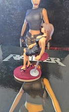 figurine tomb raider lara