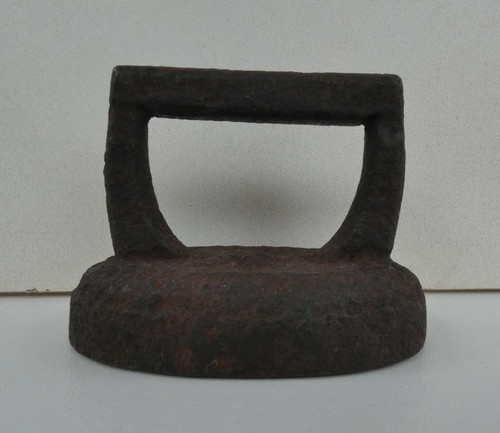 Ancien petit fer repasser - petit,
