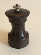 Ancien petit moulin à poivre