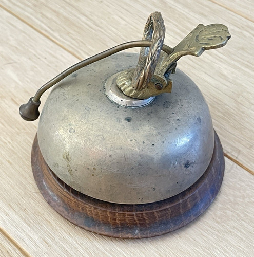 Ancienne sonnette table - de,